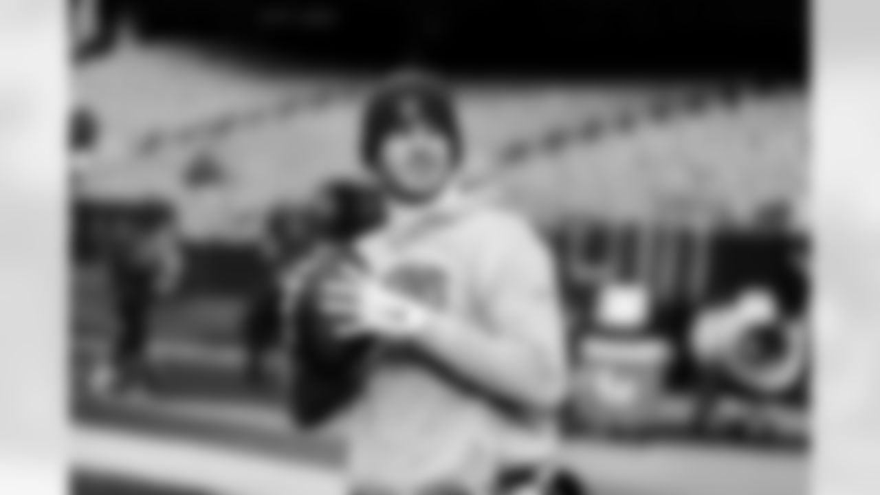 Detroit Lions quarterback Jared Goff (16) before an NFL football game against the Chicago Bears on Sunday, Jan. 4, 2026 in Chicago. (Jeff Nguyen/Detroit Lions via AP)